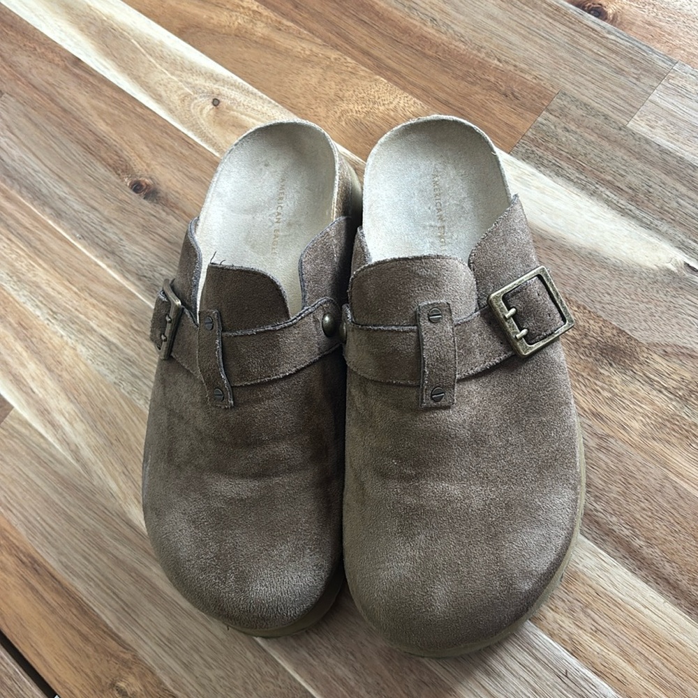 American Eagle Birkenstock dupe clogs size 8